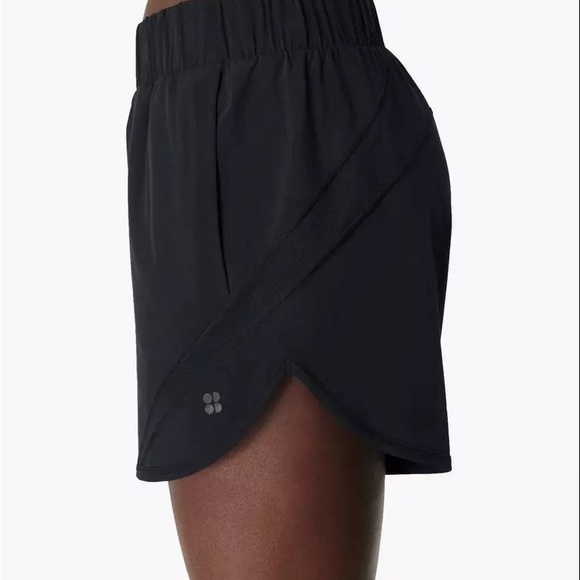 (Sweaty Betty) track and field 3.5 in short - Picture 3 of 7